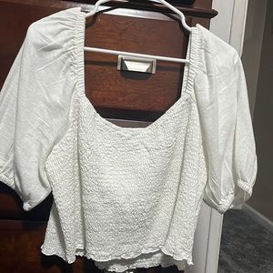 American Eagle Cropped White shirt